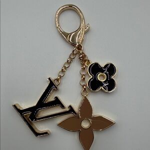 Elegant Black and Gold Key Holder